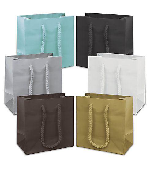 Add sophistication and European style to your store packaging with these laminated paper shoppers, as functional as they are 